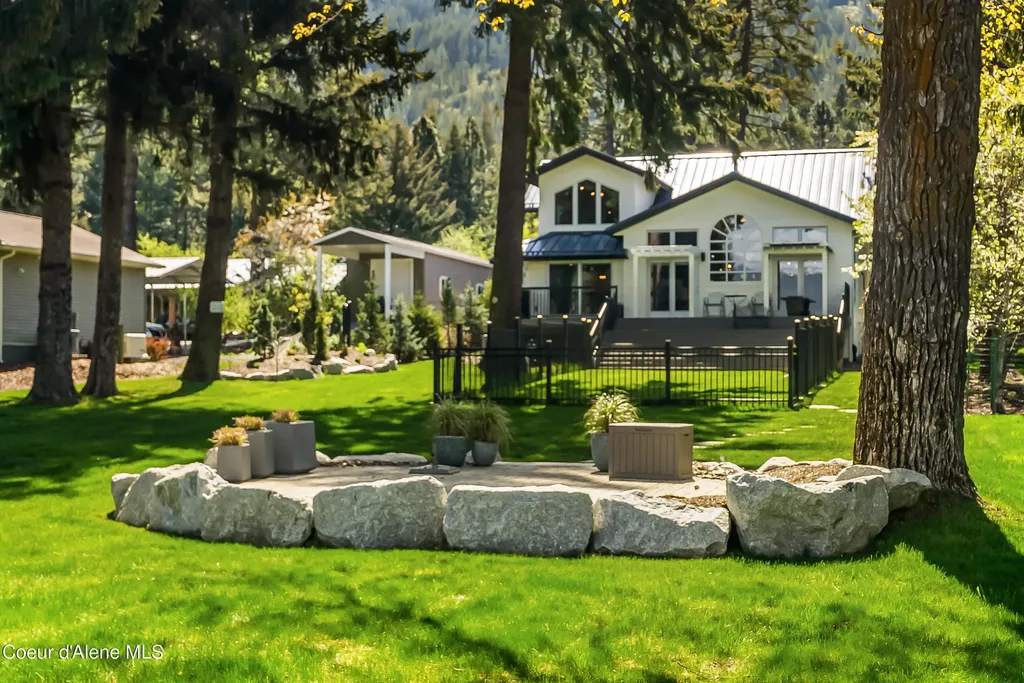 239 Pierce Lane Sagle ID 83860