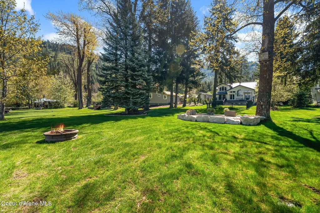 239 Pierce Lane Sagle ID 83860