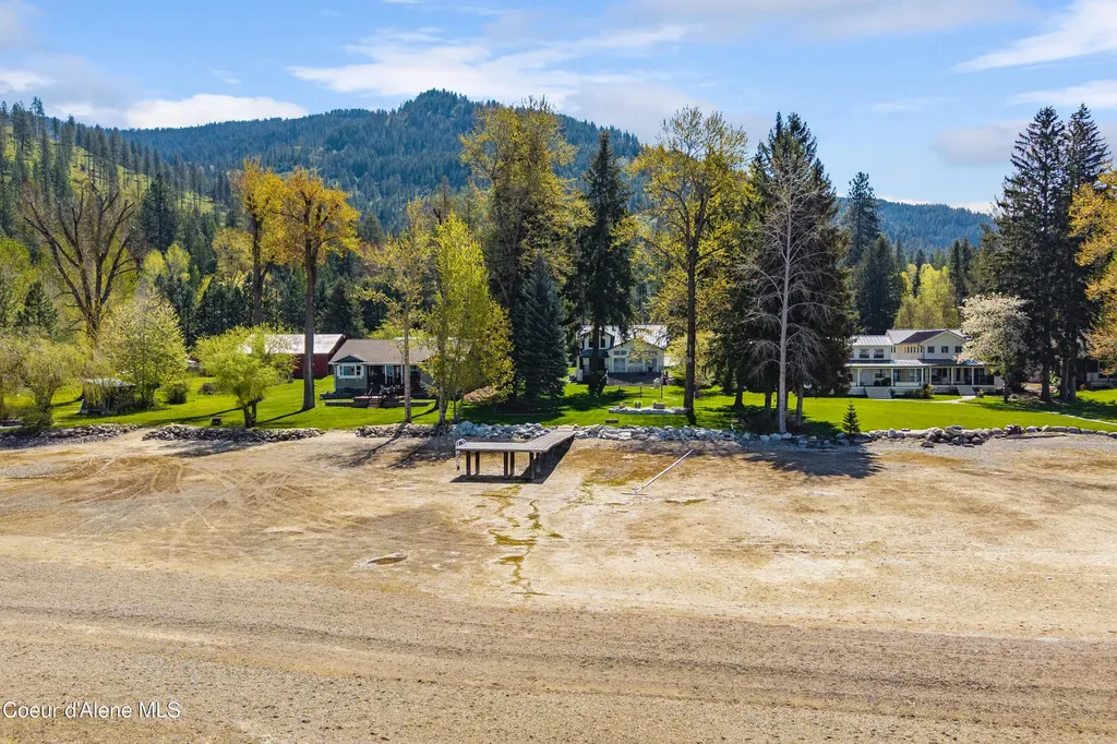239 Pierce Lane Sagle ID 83860