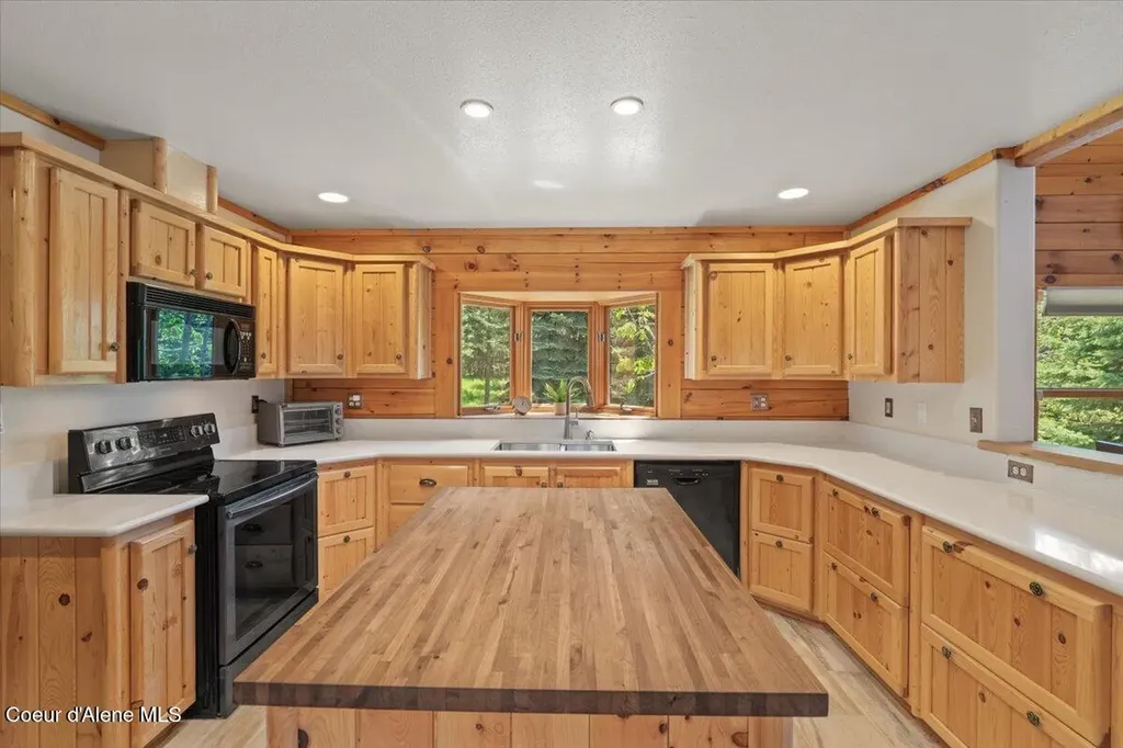 13764 S Ridgeview Drive Harrison ID 83833