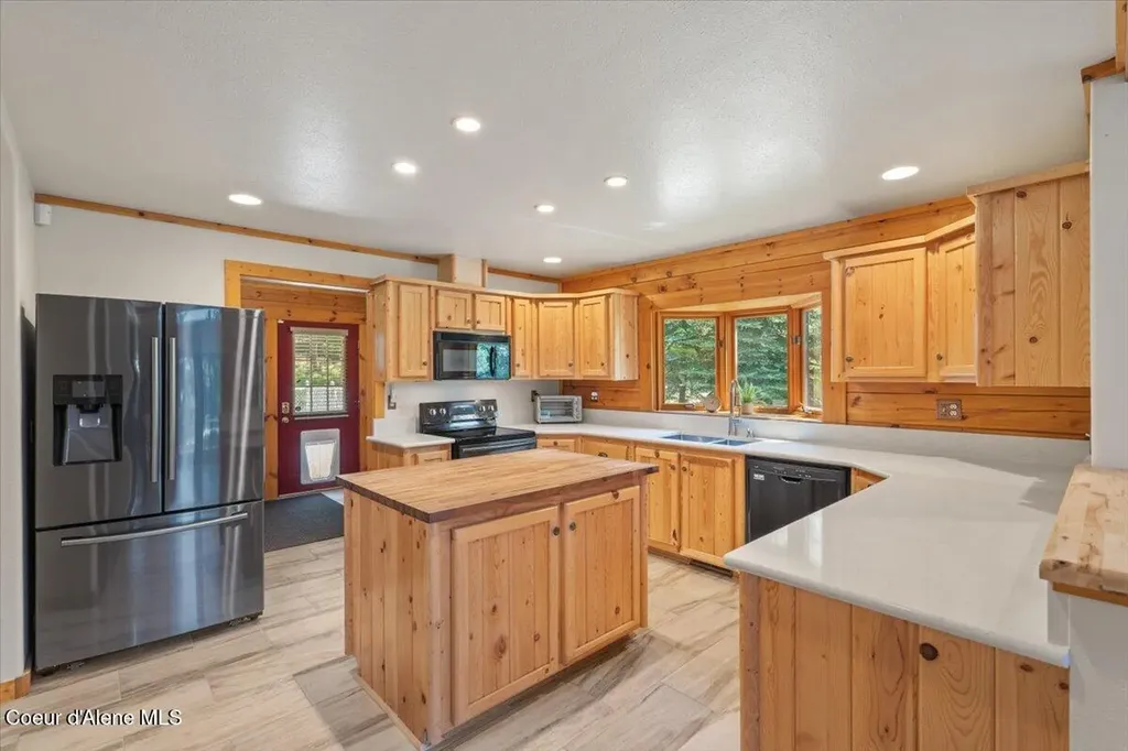 13764 S Ridgeview Drive Harrison ID 83833