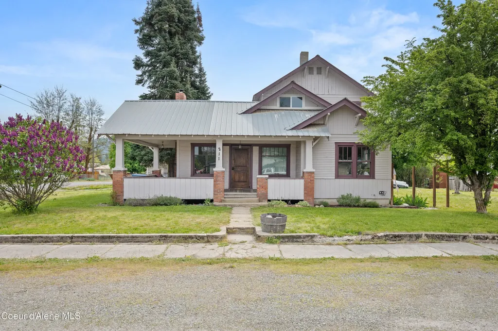 211 4th Street Priest River ID 83856