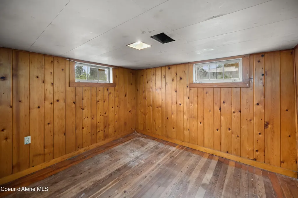 211 4th Street Priest River ID 83856