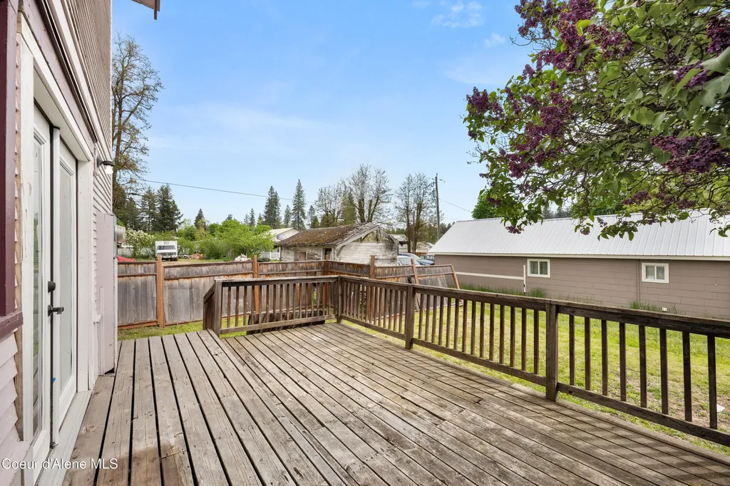 211 4th Street Priest River ID 83856