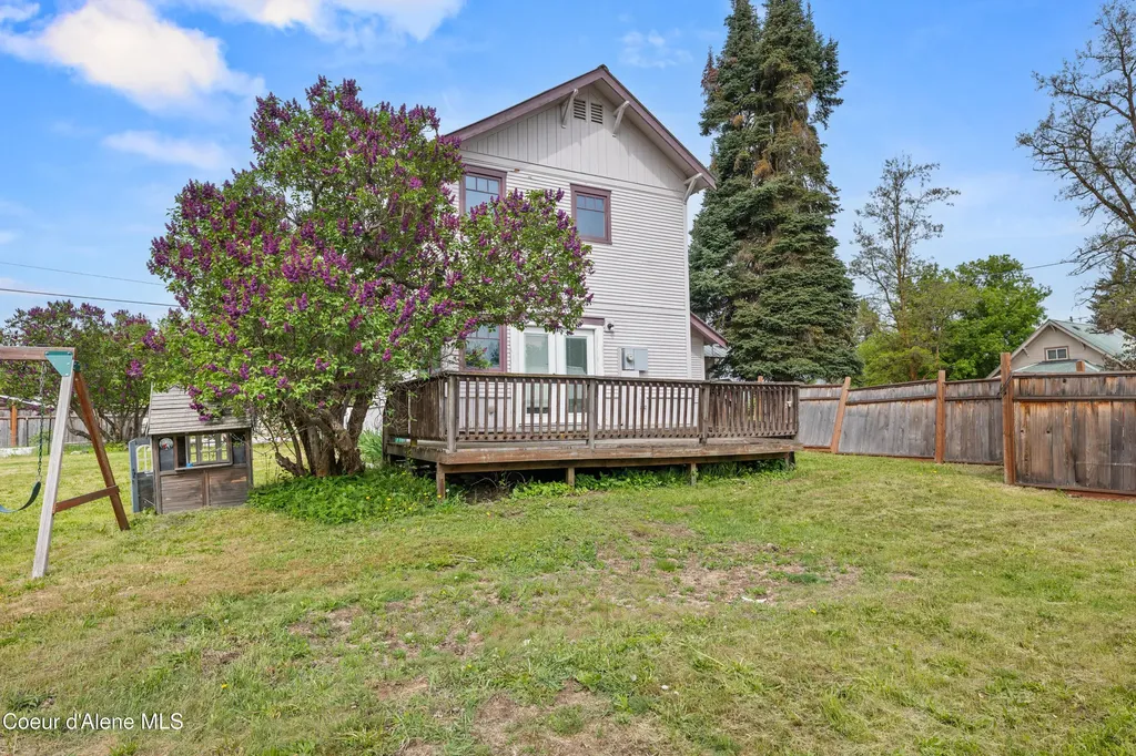 211 4th Street Priest River ID 83856