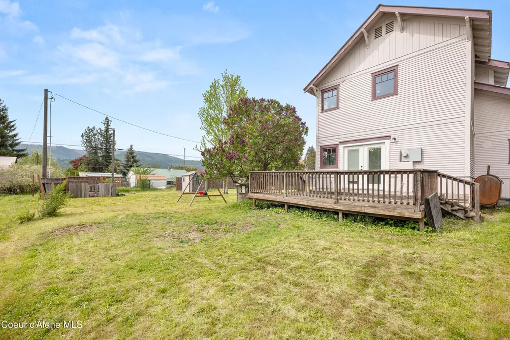 211 4th Street Priest River ID 83856