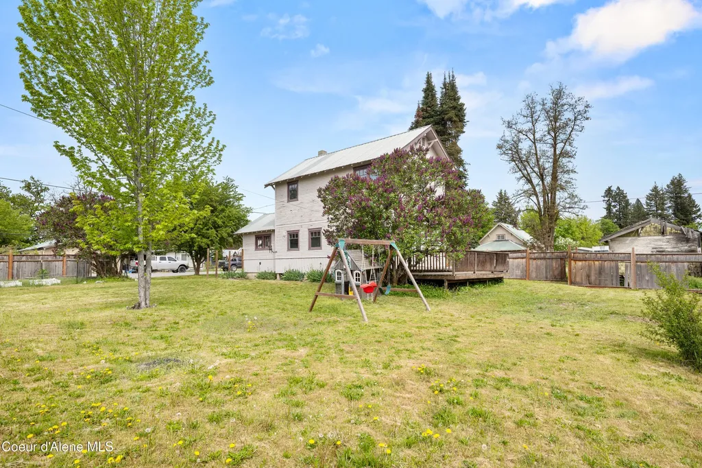 211 4th Street Priest River ID 83856
