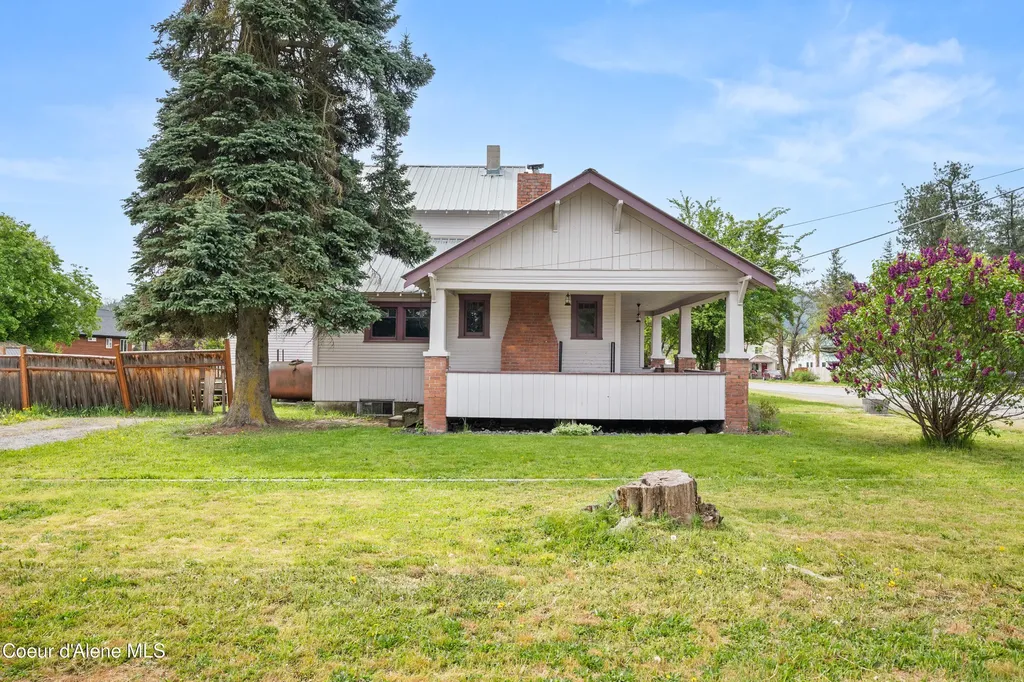 211 4th Street Priest River ID 83856