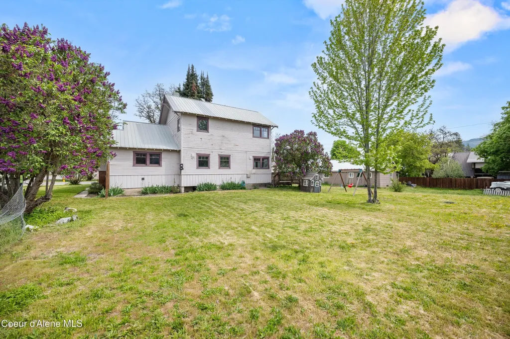211 4th Street Priest River ID 83856