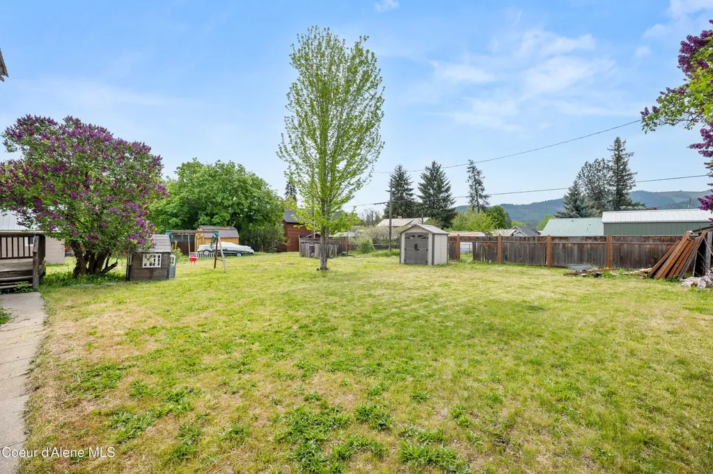 211 4th Street Priest River ID 83856