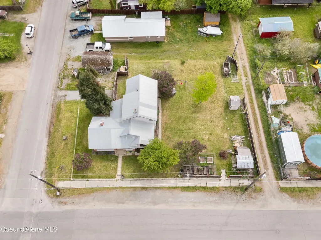 211 4th Street Priest River ID 83856
