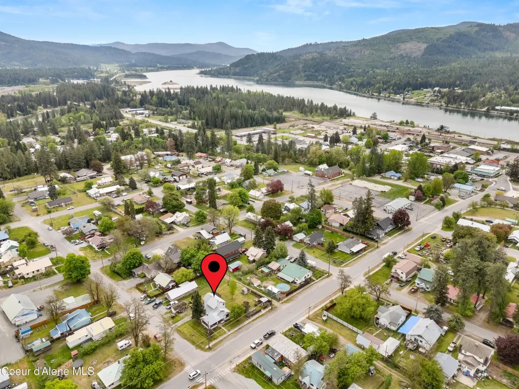 211 4th Street Priest River ID 83856