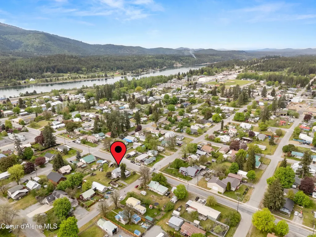 211 4th Street Priest River ID 83856