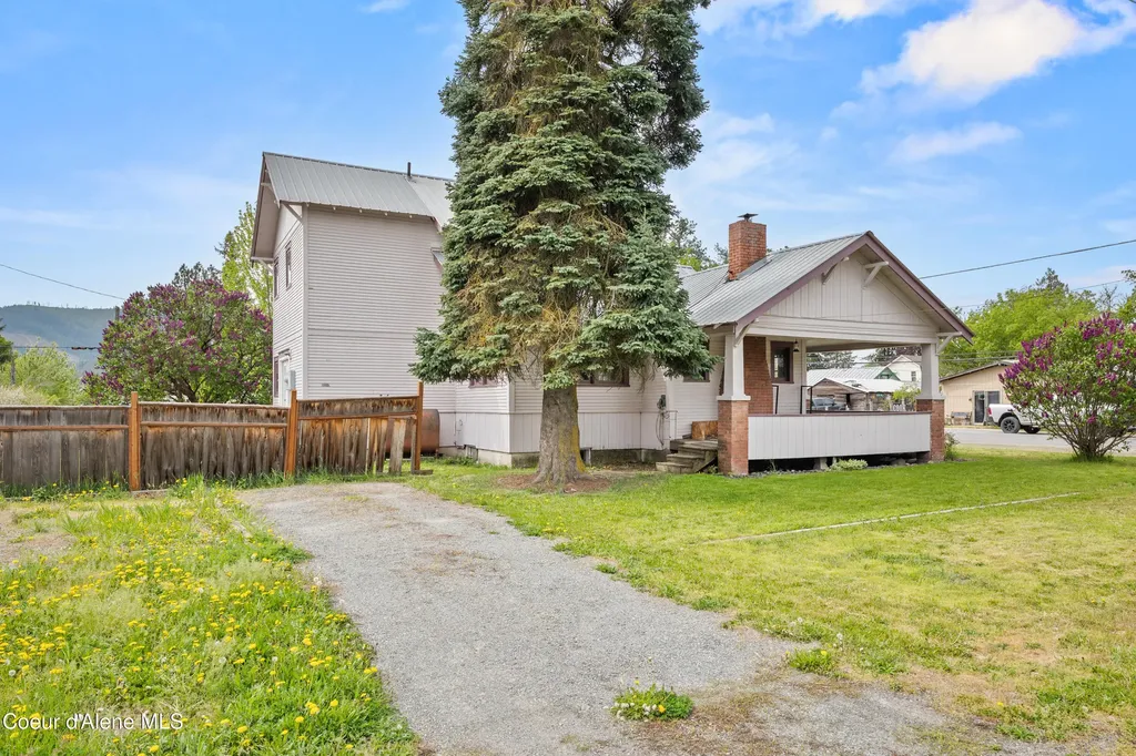 211 4th Street Priest River ID 83856