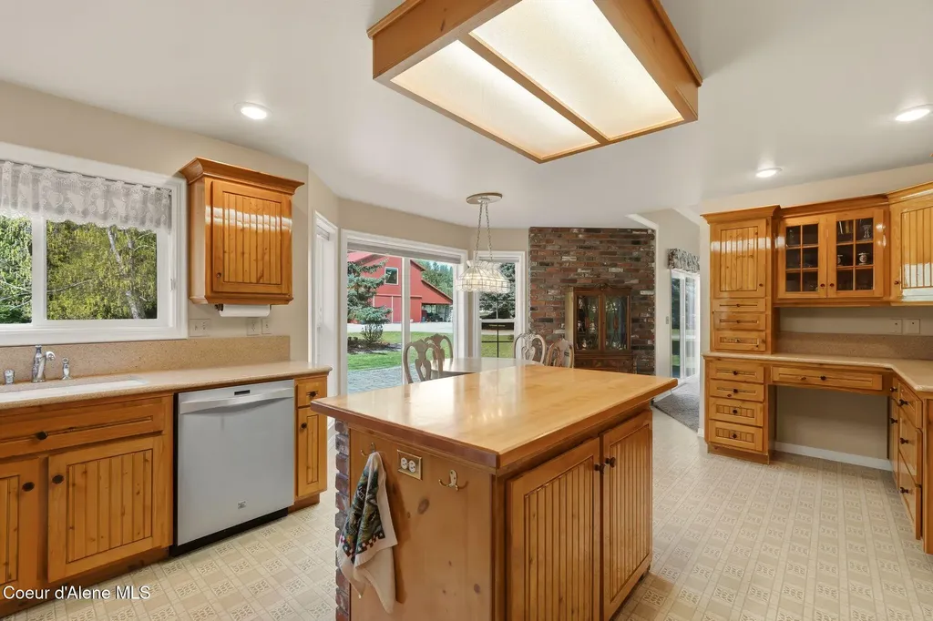 2730 Wrenco Loop Sandpoint ID 83864