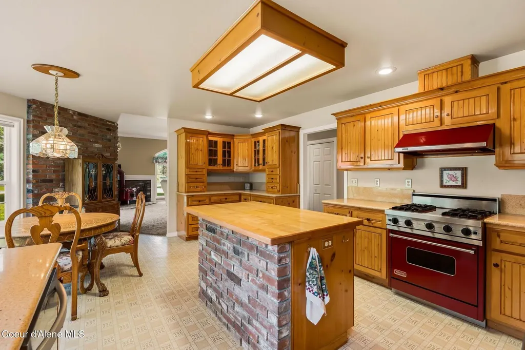 2730 Wrenco Loop Sandpoint ID 83864