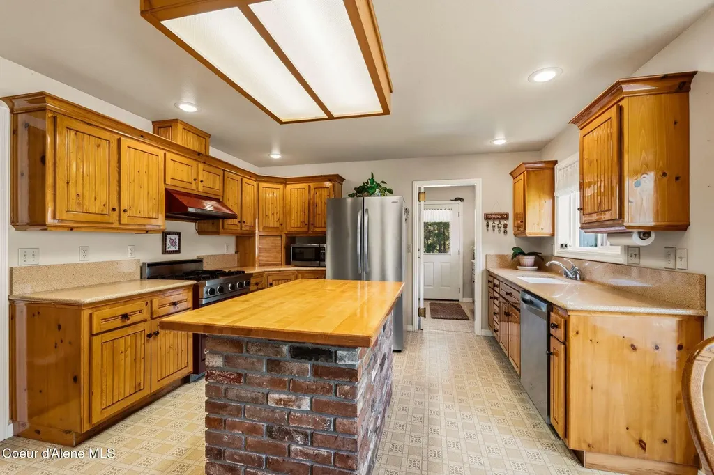 2730 Wrenco Loop Sandpoint ID 83864