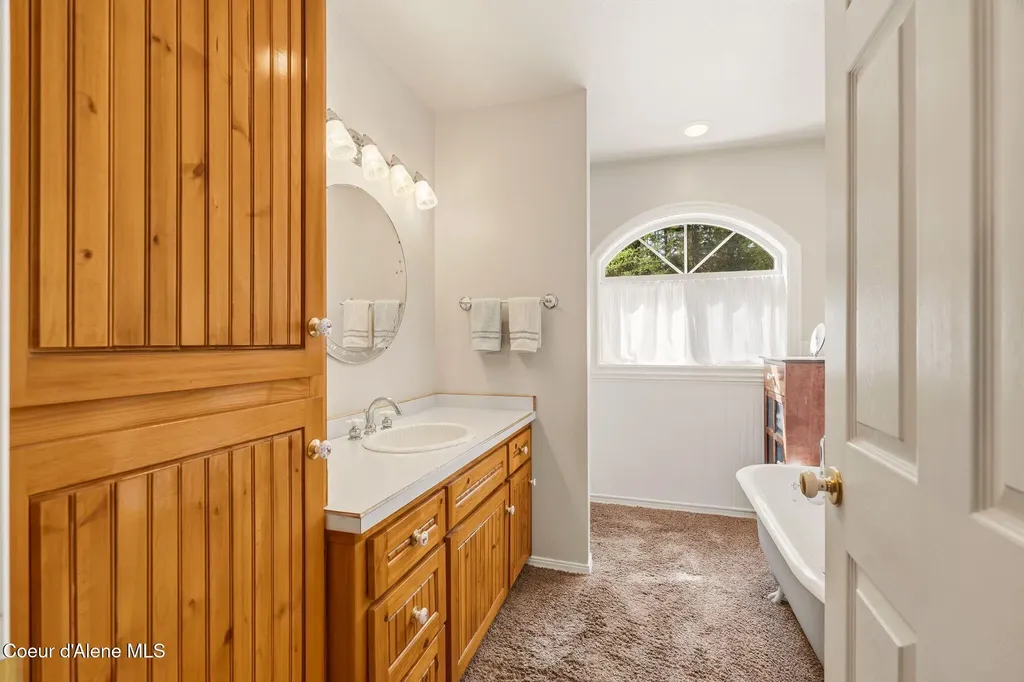 2730 Wrenco Loop Sandpoint ID 83864