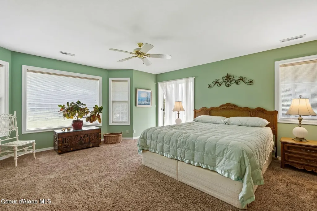 2730 Wrenco Loop Sandpoint ID 83864
