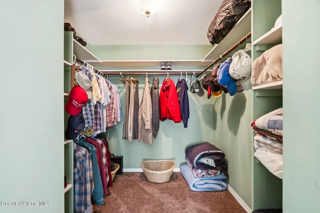 2730 Wrenco Loop Sandpoint ID 83864