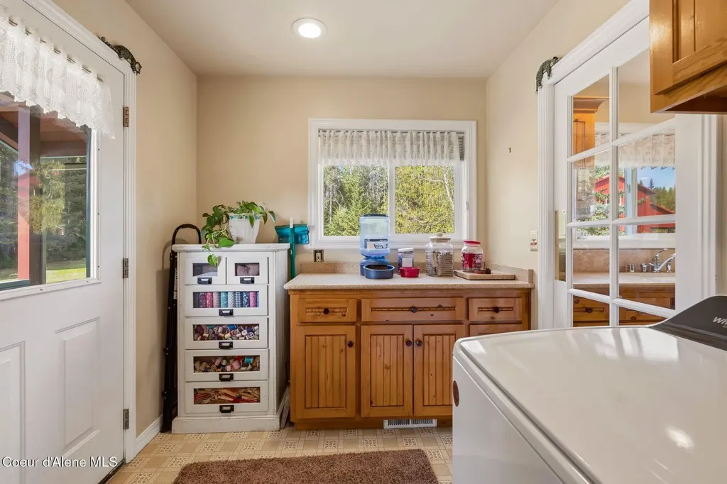 2730 Wrenco Loop Sandpoint ID 83864