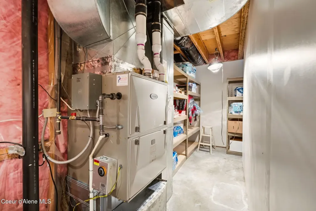 2730 Wrenco Loop Sandpoint ID 83864