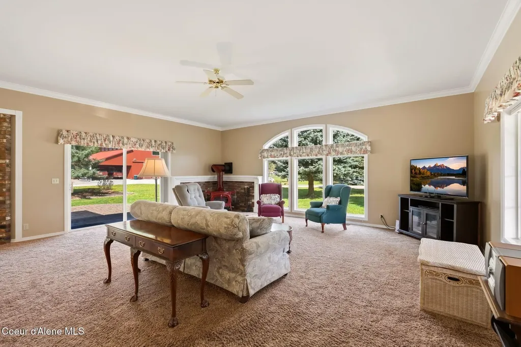 2730 Wrenco Loop Sandpoint ID 83864