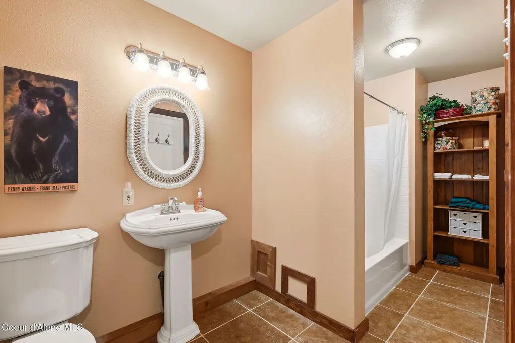 2730 Wrenco Loop Sandpoint ID 83864