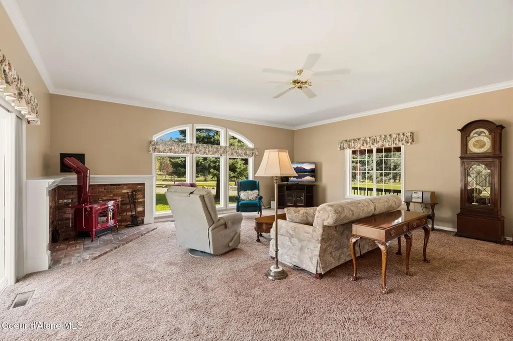 2730 Wrenco Loop Sandpoint ID 83864