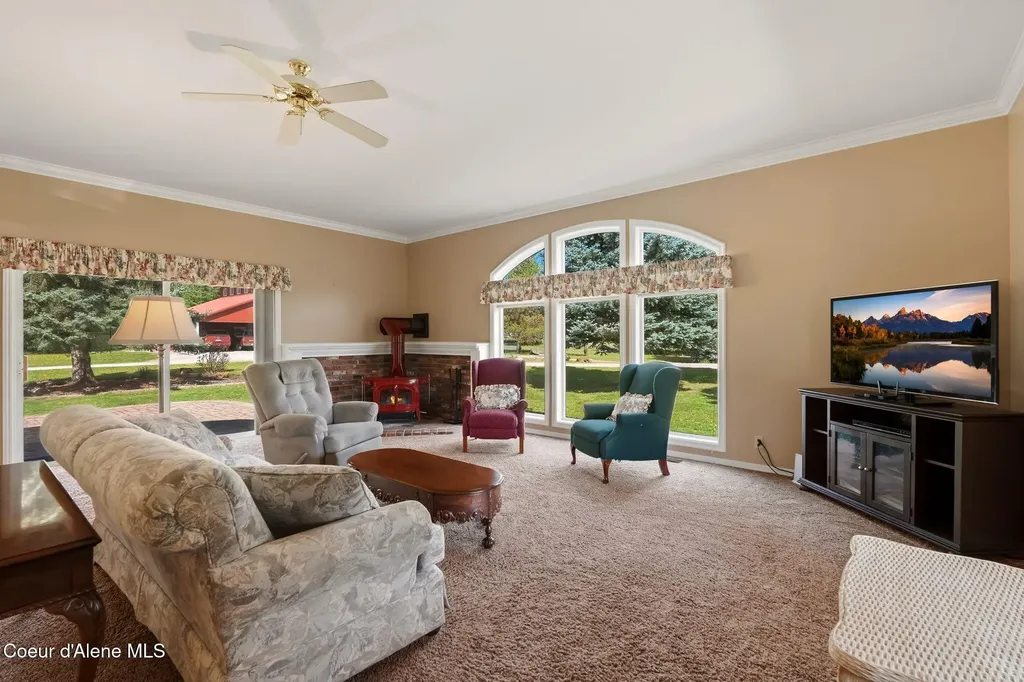 2730 Wrenco Loop Sandpoint ID 83864