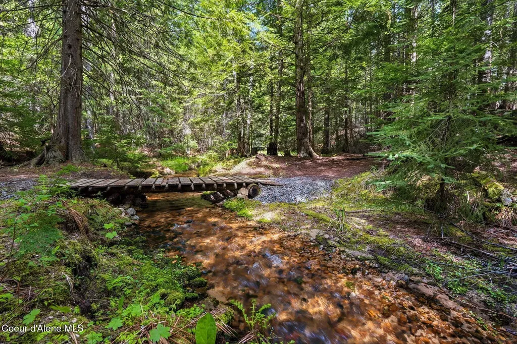 2730 Wrenco Loop Sandpoint ID 83864