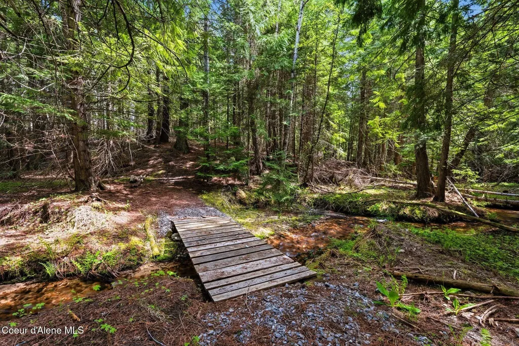 2730 Wrenco Loop Sandpoint ID 83864
