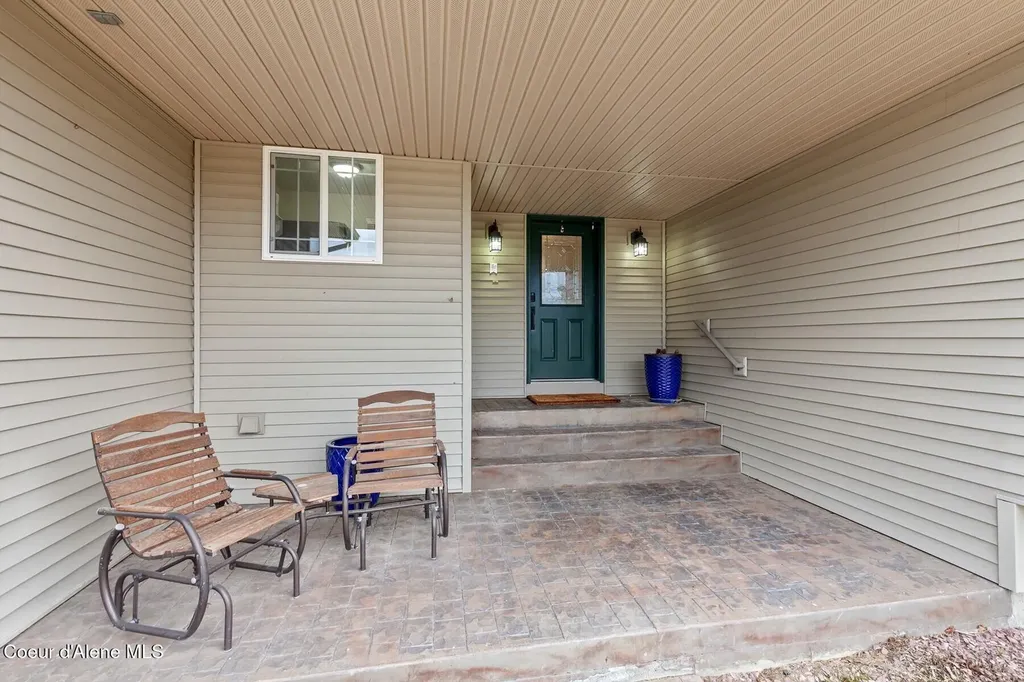 11074 W Riverview Drive Post Falls ID 83854