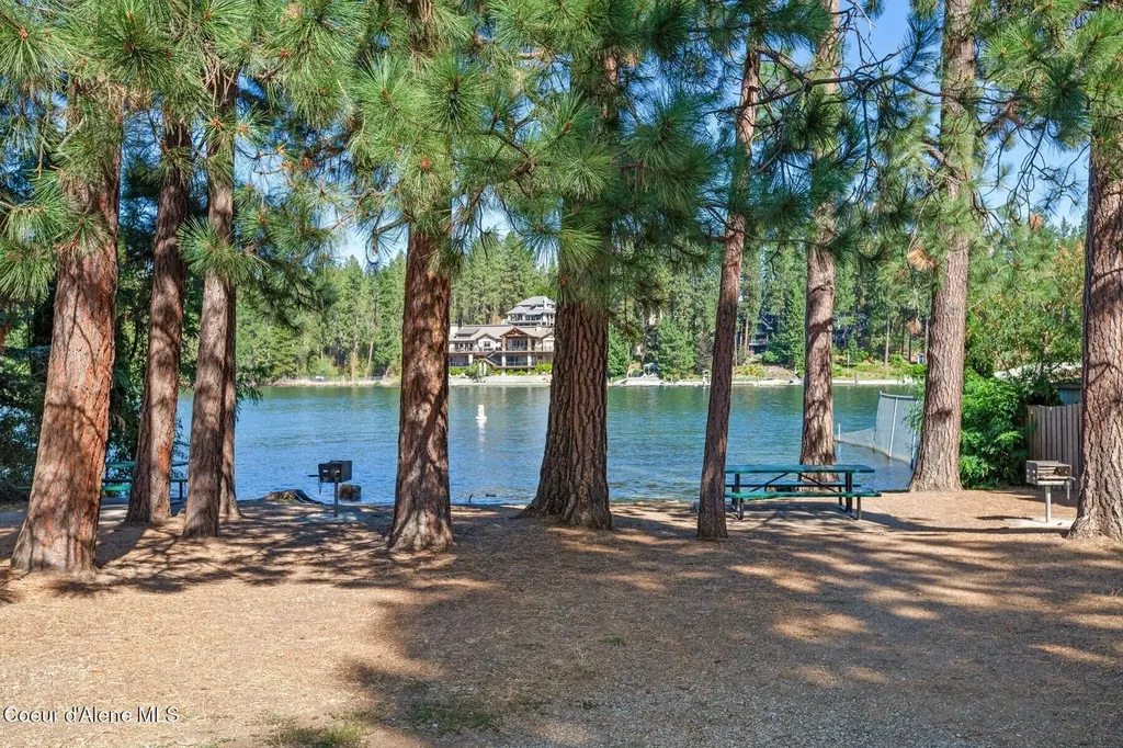 11074 W Riverview Drive Post Falls ID 83854