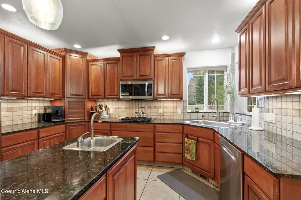 11074 W Riverview Drive Post Falls ID 83854