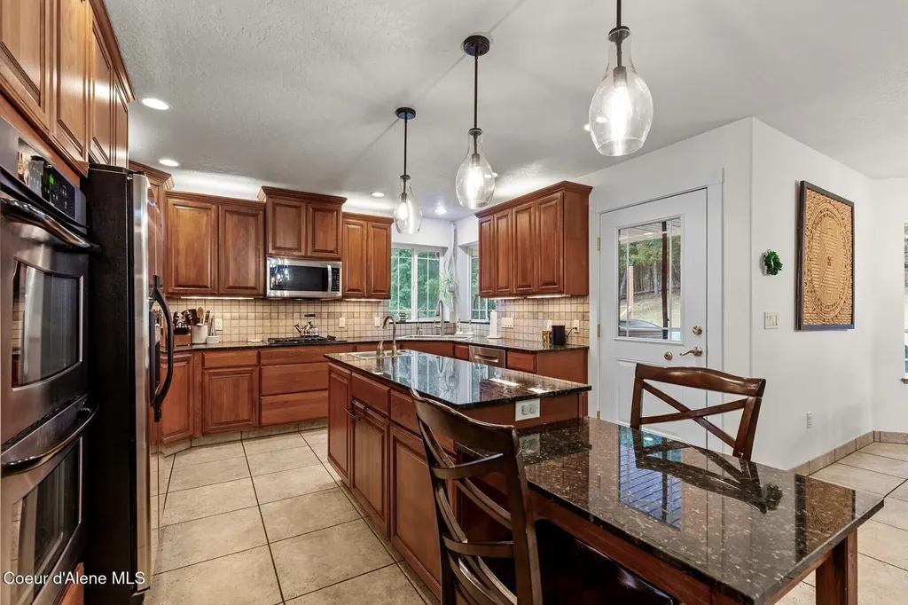 11074 W Riverview Drive Post Falls ID 83854