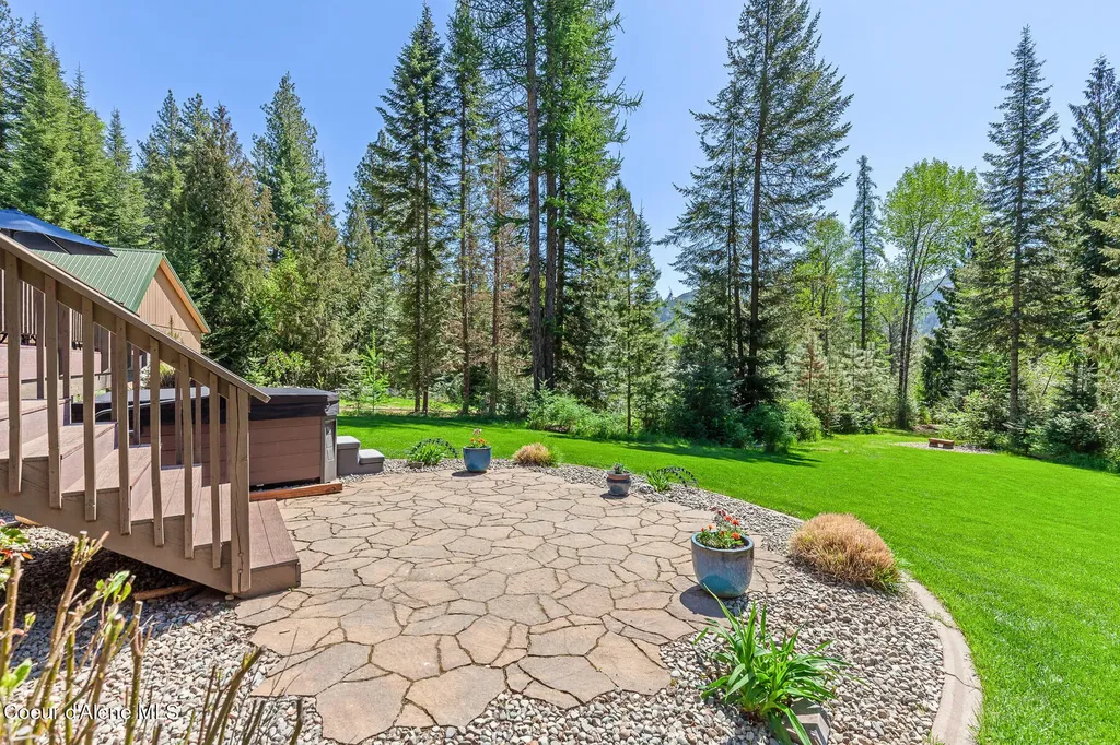 10938 W Twin Lakes Road Rathdrum ID 83858