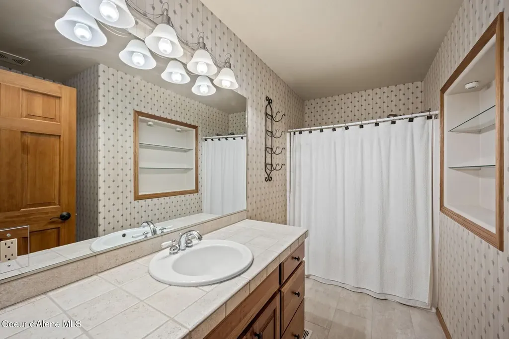 8128 N Stonehaven Drive Hayden ID 83835