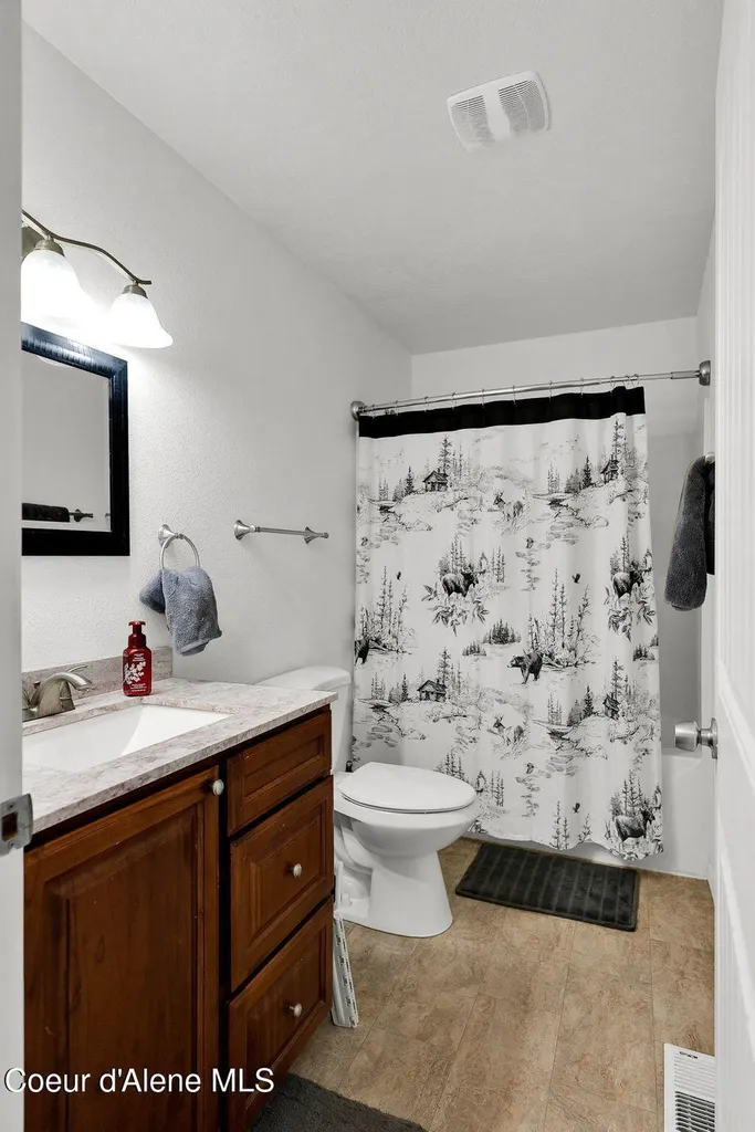 32988 N 7th Avenue Spirit Lake ID 83869