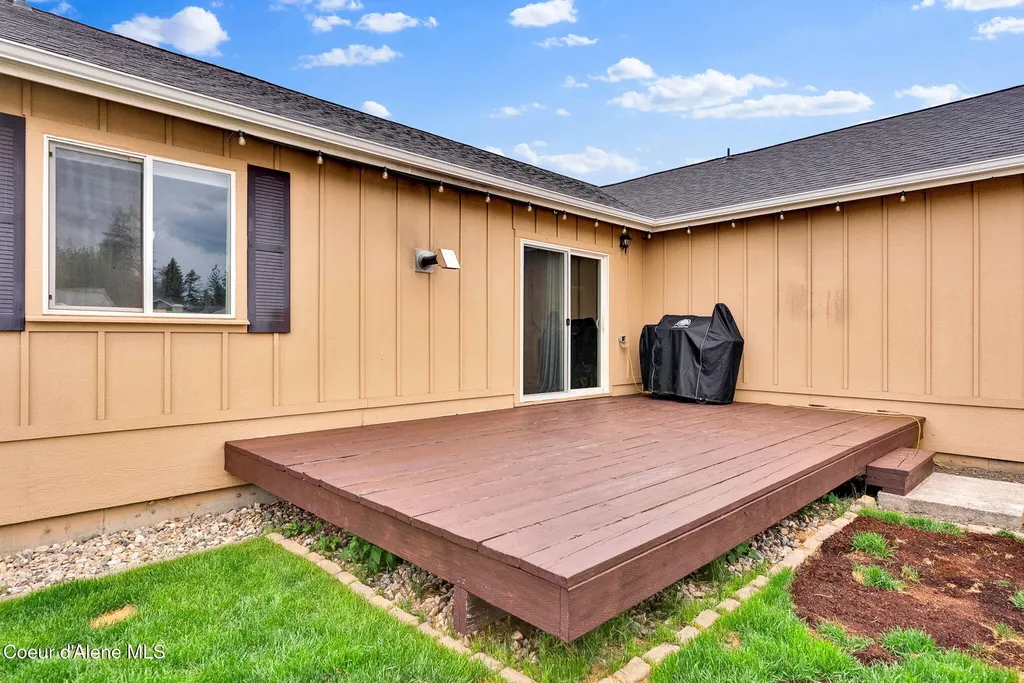 32988 N 7th Avenue Spirit Lake ID 83869