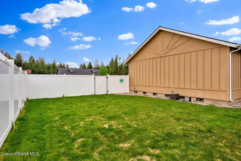 32988 N 7th Avenue Spirit Lake ID 83869