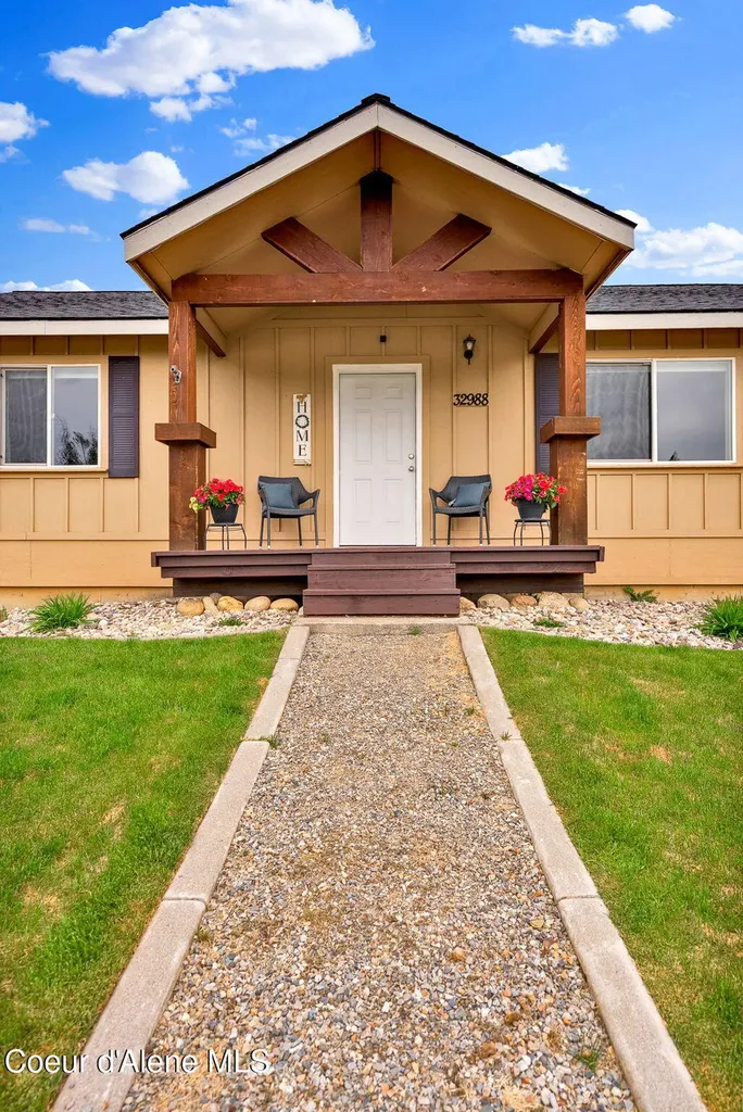 32988 N 7th Avenue Spirit Lake ID 83869