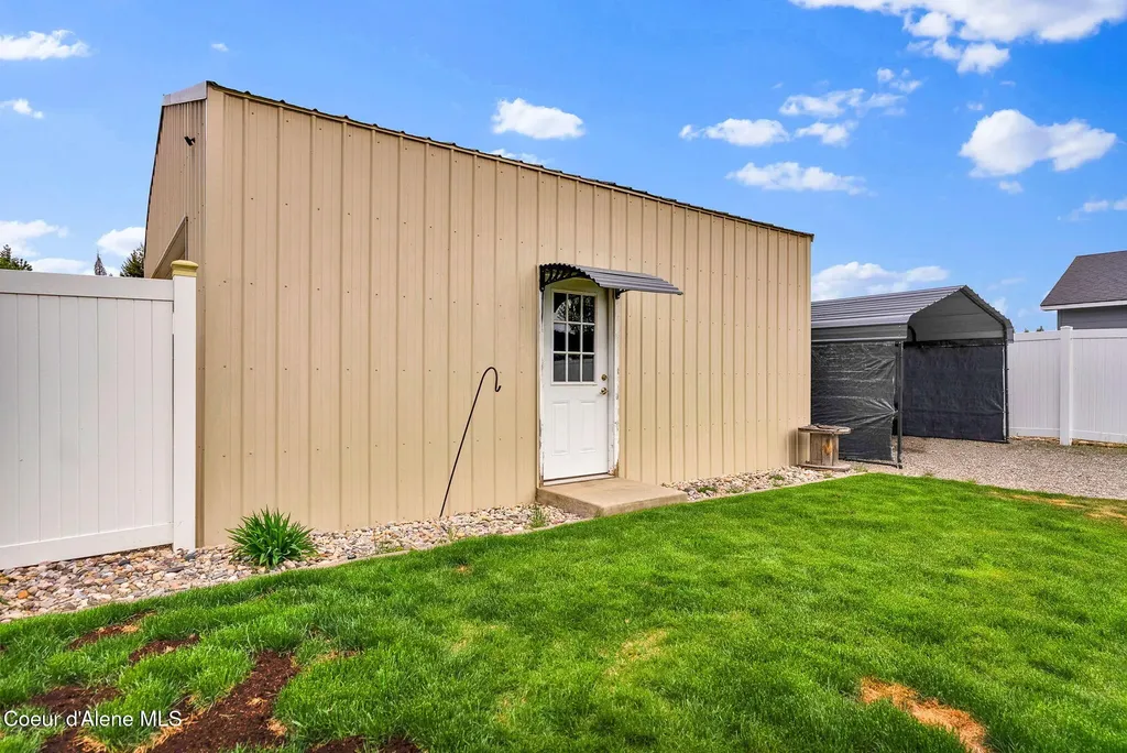 32988 N 7th Avenue Spirit Lake ID 83869