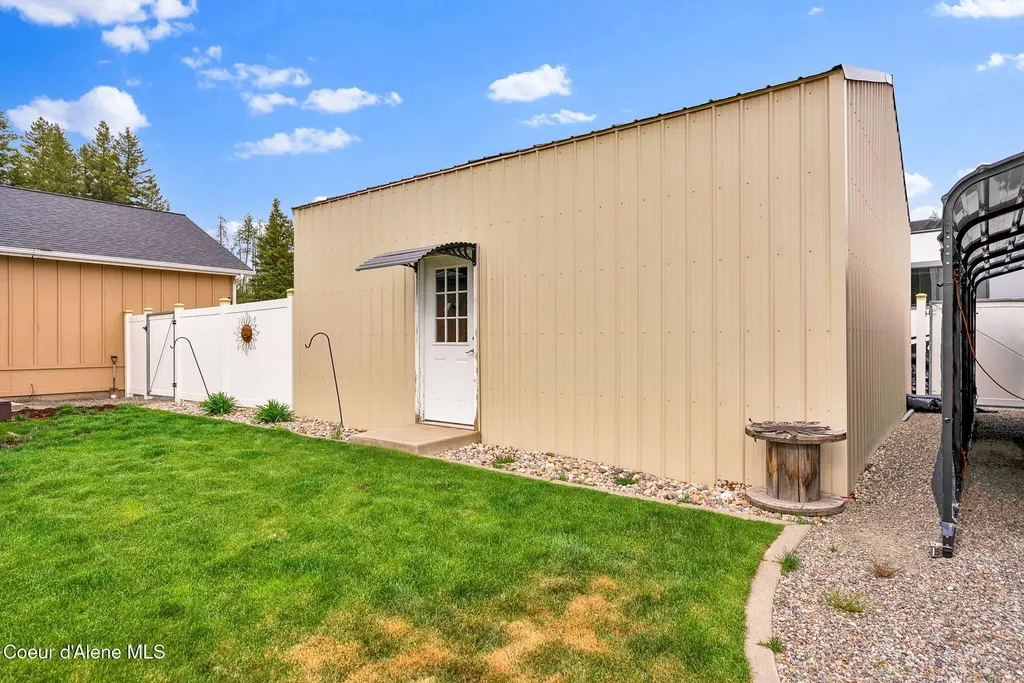 32988 N 7th Avenue Spirit Lake ID 83869
