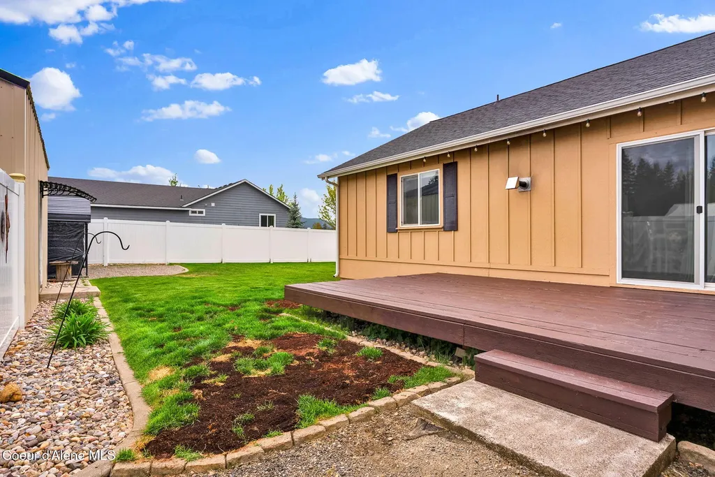 32988 N 7th Avenue Spirit Lake ID 83869