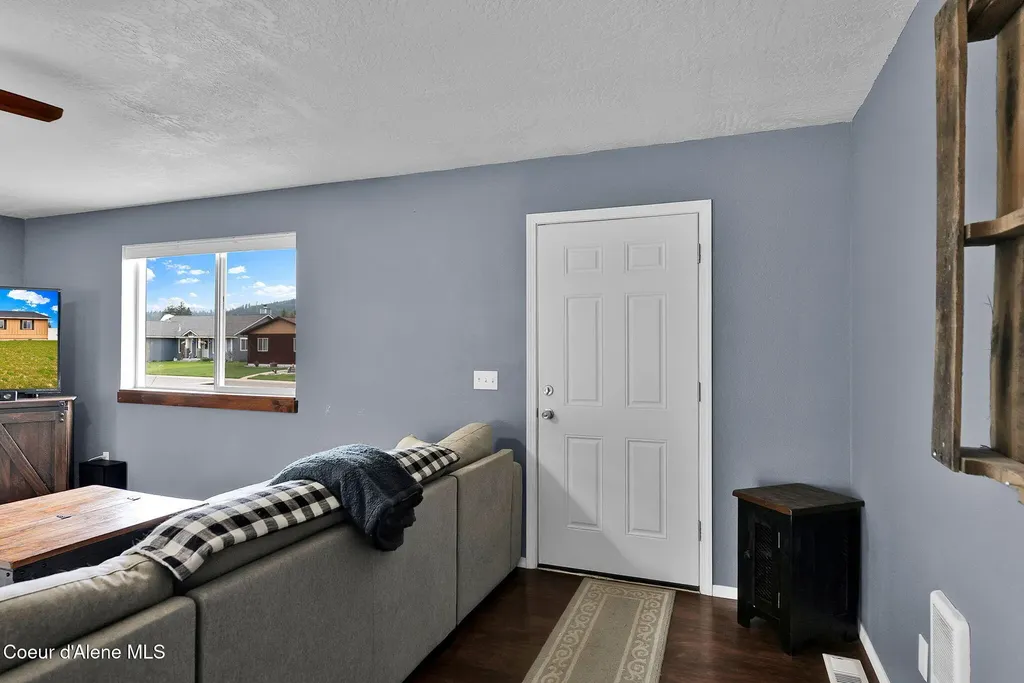 32988 N 7th Avenue Spirit Lake ID 83869