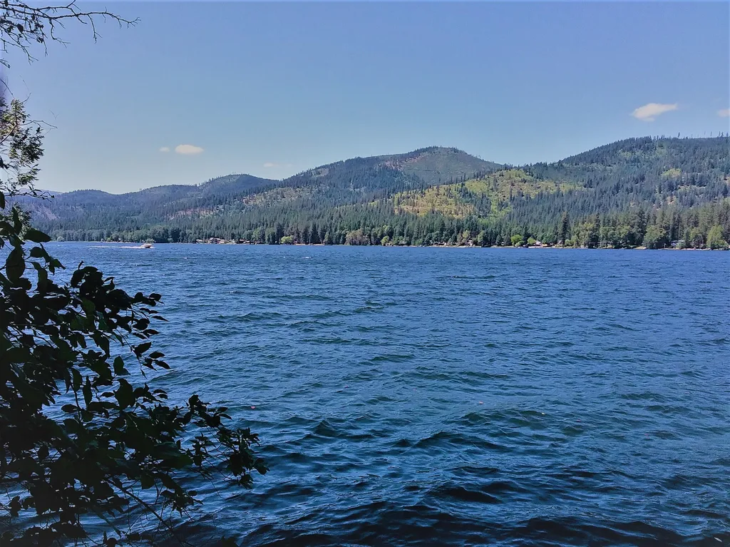 NKA(13 Ac) Upper Twin Lakes S. Shore Rathdrum ID 83858