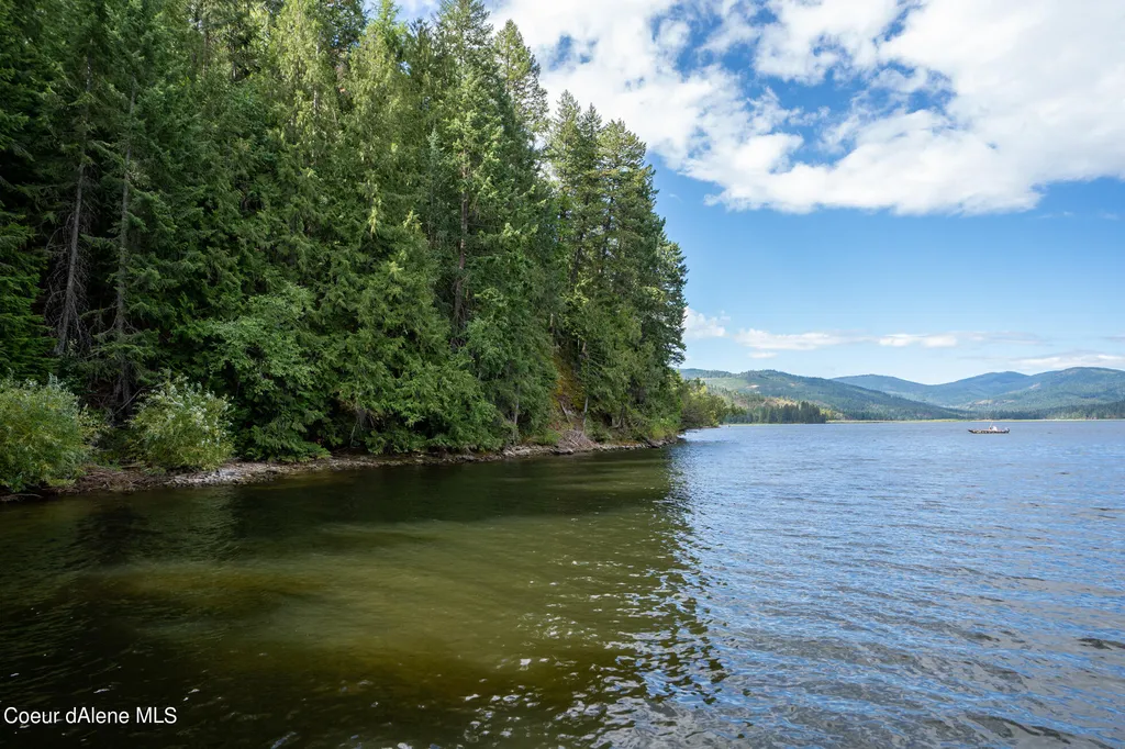 NKA(13 Ac) Upper Twin Lakes S. Shore Rathdrum ID 83858