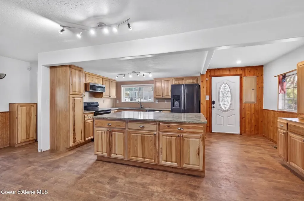 114 Bayview Road Athol ID 83801