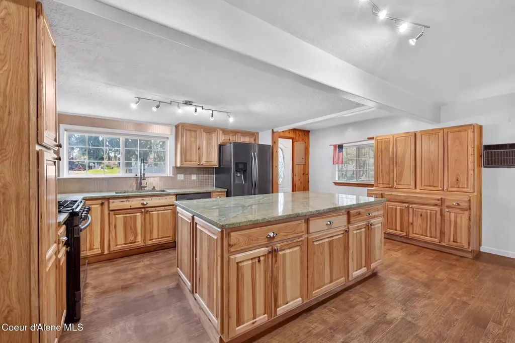 114 Bayview Road Athol ID 83801